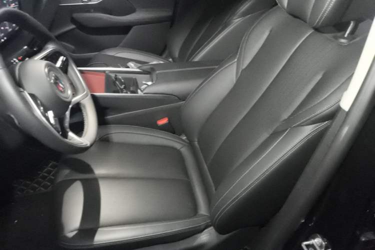 Used Buick LaCrosse 2025 28T Platinum Edition Left Front Seat