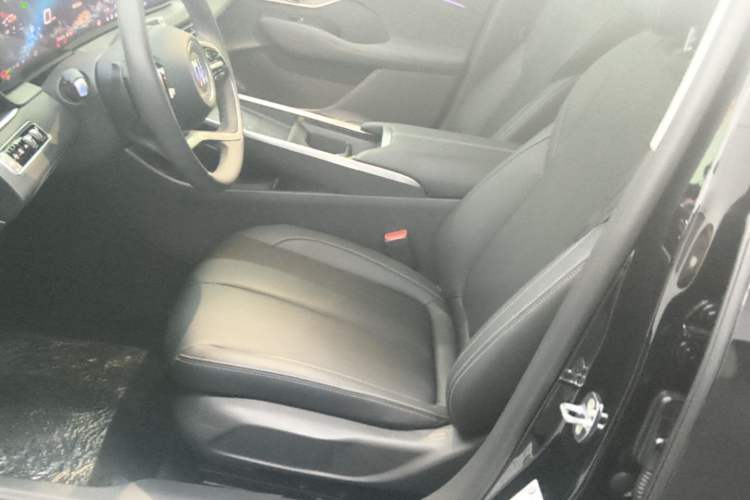 Used Buick LaCrosse 2025 28T Platinum Edition Left Front Seat