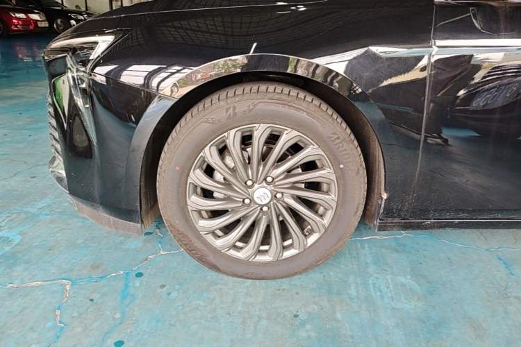 Used Buick LaCrosse 2025 28T Platinum Edition Left Front Wheel Hub