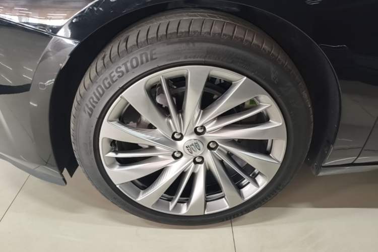 Used Buick LaCrosse 2025 Platinum Avia Edition Left Front Wheel Hub