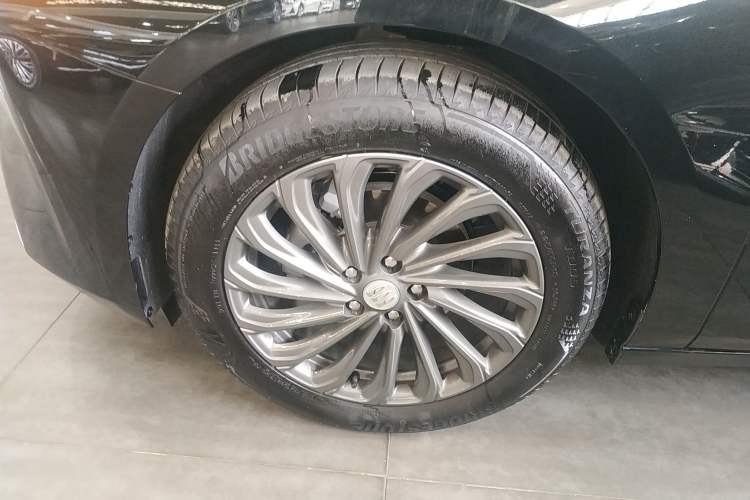Used Buick LaCrosse 2025 28T Platinum Edition Left Front Wheel Hub