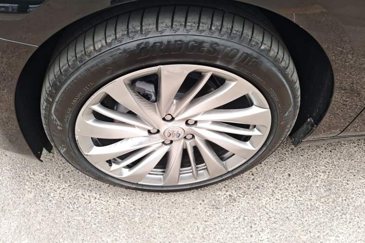 Used Buick LaCrosse 2025 Platinum Avia Edition Left Front Wheel Hub