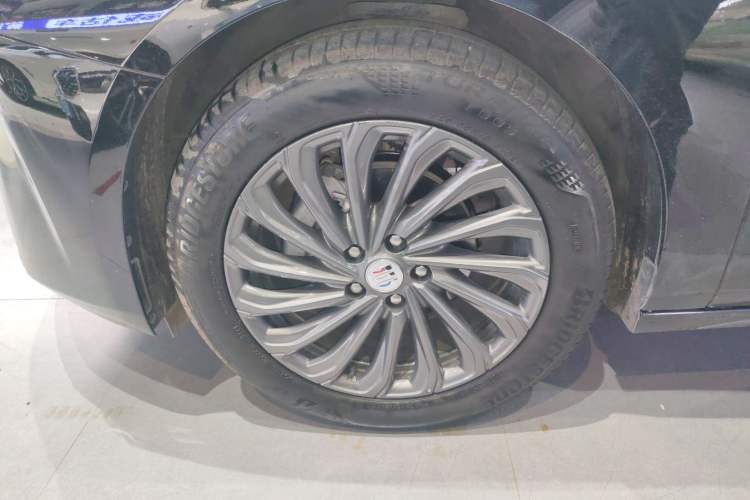 Used Buick LaCrosse 2025 28T Platinum Edition Left Front Wheel Hub
