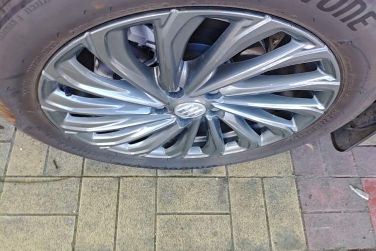 Used Buick LaCrosse 2025 28T Platinum Edition Left Front Wheel Hub