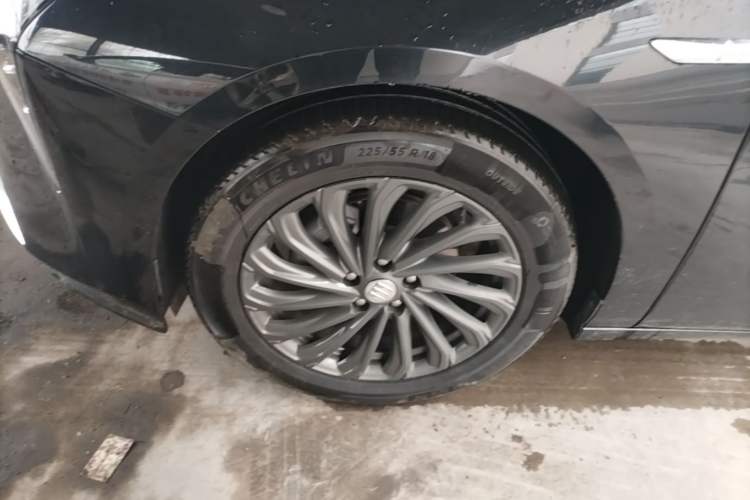 Used Buick LaCrosse 2025 28T Platinum Edition Left Front Wheel Hub