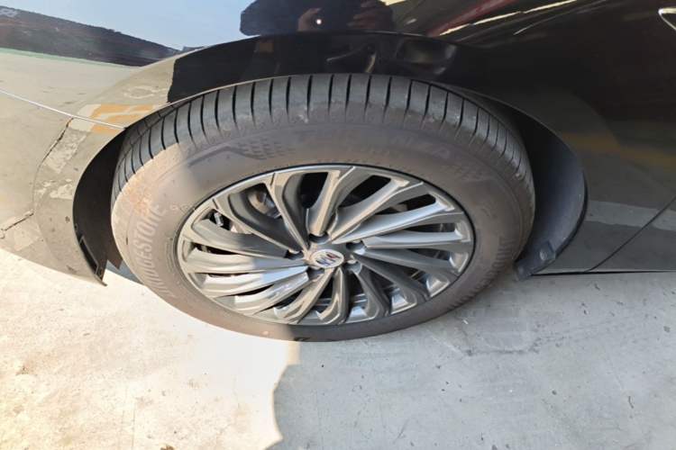 Used Buick LaCrosse 2025 28T Platinum Edition Left Front Wheel Hub