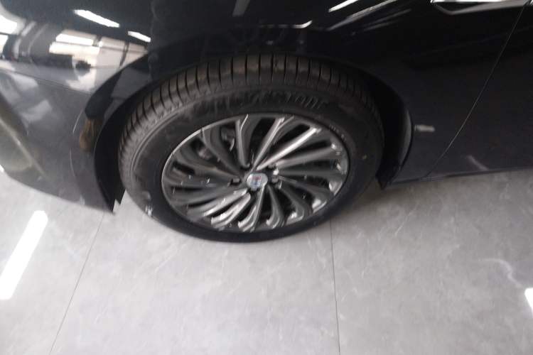 Used Buick LaCrosse 2025 28T Platinum Edition Left Front Wheel Hub