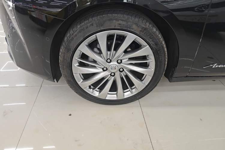 Used Buick LaCrosse 2025 Platinum Avia Edition Left Front Wheel Hub