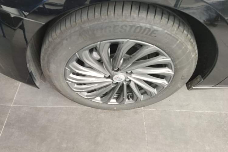 Used Buick LaCrosse 2025 28T Platinum Edition Left Front Wheel Hub