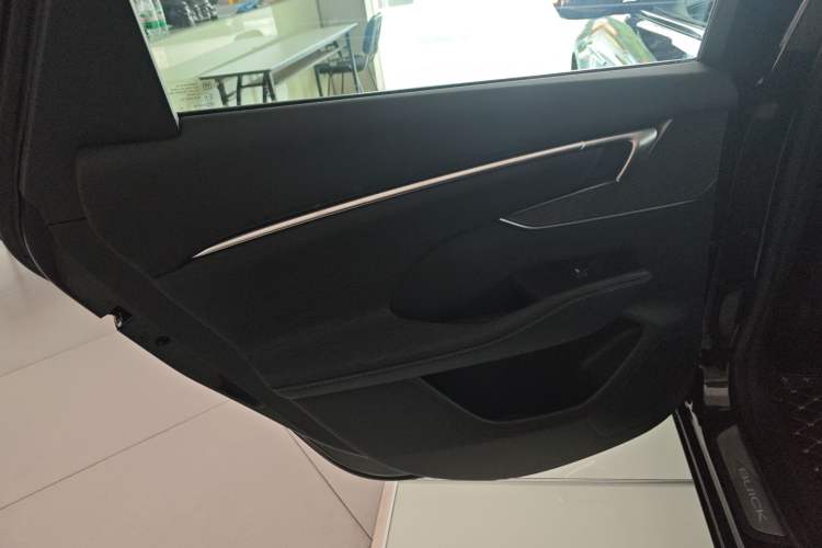 Used Buick LaCrosse 2025 28T Platinum Edition Left Rear Door Interior