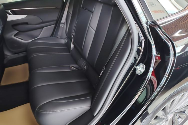 Used Buick LaCrosse 2025 28T Platinum Edition Left Rear Seat
