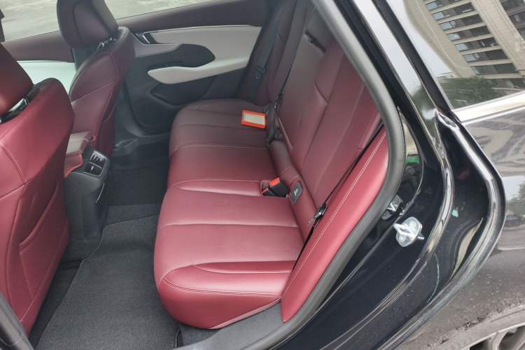 Used Buick LaCrosse 2025 28T Platinum Edition Left Rear Seat