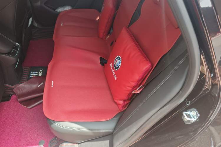 Used Buick LaCrosse 2025 28T Platinum Edition Left Rear Seat