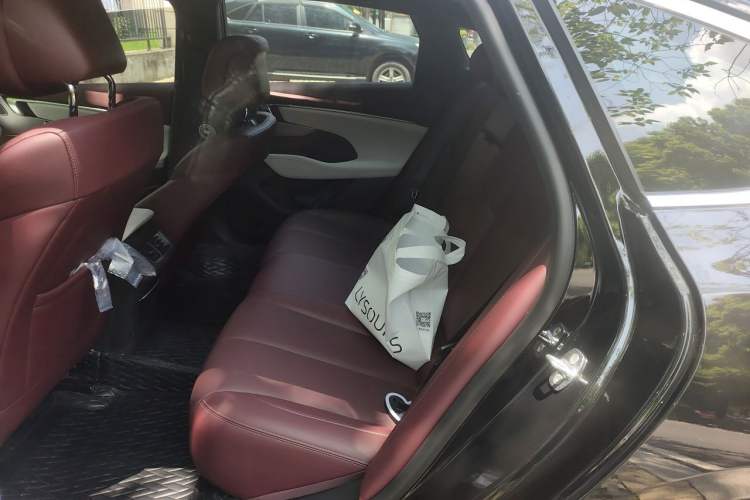 Used Buick LaCrosse 2025 28T Platinum Edition Left Rear Seat