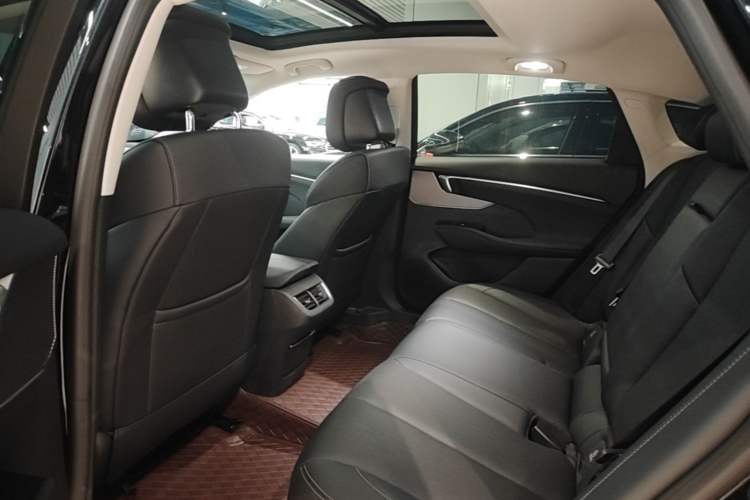 Used Buick LaCrosse 2025 28T Platinum Edition Left Rear Seat