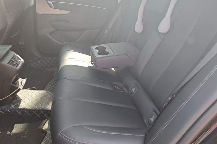 Used Buick LaCrosse 2025 28T Platinum Edition Left Rear Seat