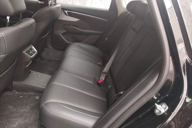 Used Buick LaCrosse 2025 28T Platinum Edition Left Rear Seat