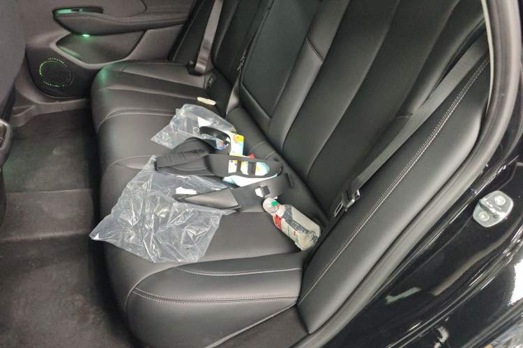 Used Buick LaCrosse 2025 28T Platinum Edition Left Rear Seat