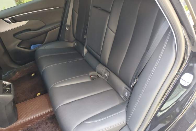 Used Buick LaCrosse 2025 28T Platinum Edition Left Rear Seat