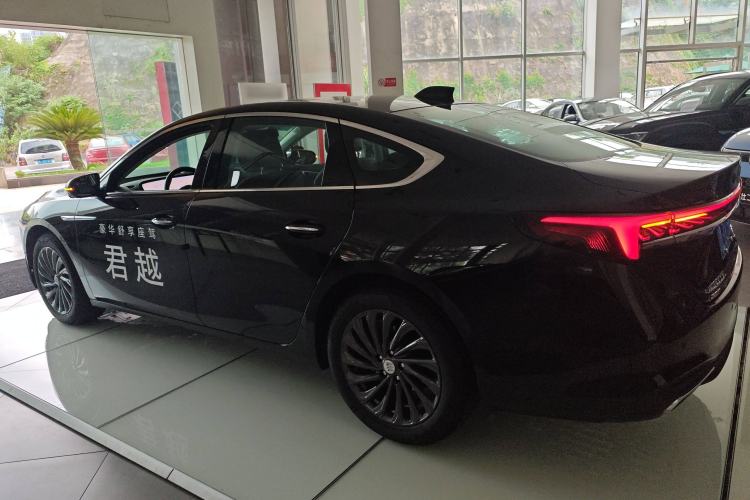 Used Buick LaCrosse 2025 28T Platinum Edition Left Side