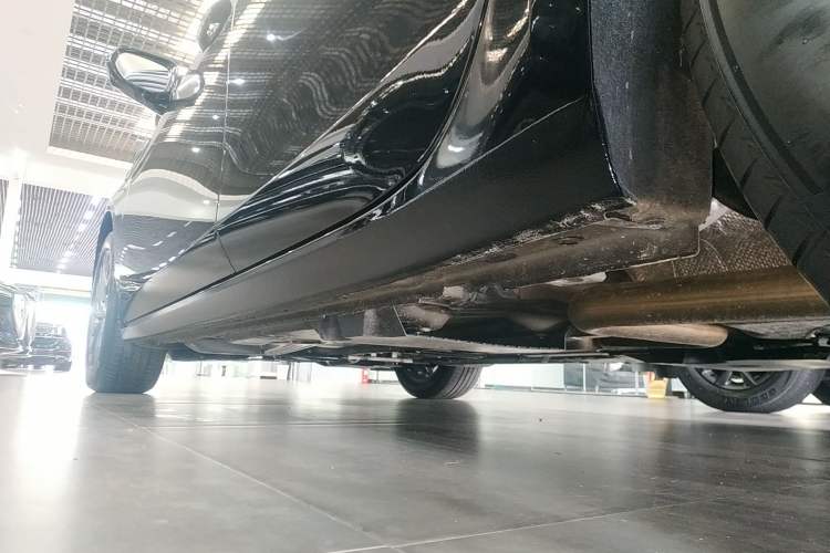 Used Buick LaCrosse 2025 28T Platinum Edition Left Side Sill