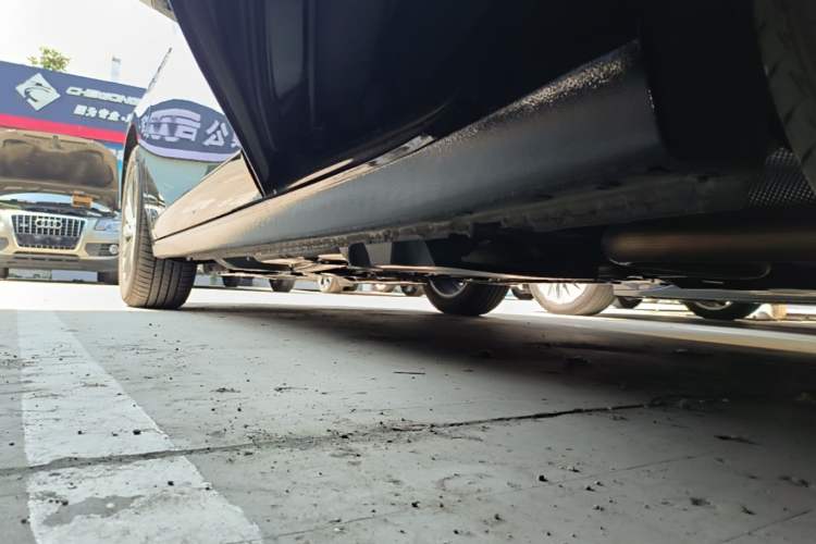Used Buick LaCrosse 2025 28T Platinum Edition Left Side Sill
