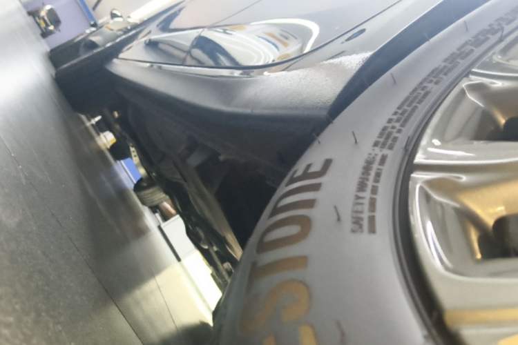 Used Buick LaCrosse 2025 28T Platinum Edition Left Side Sill