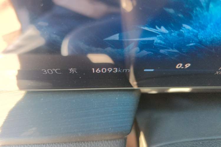 Used Buick LaCrosse 2025 28T Platinum Edition Odometer Close Up