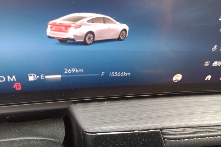 Used Buick LaCrosse 2025 28T Platinum Edition Odometer Close Up