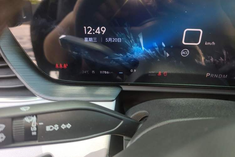 Used Buick LaCrosse 2025 28T Platinum Edition Odometer Close Up