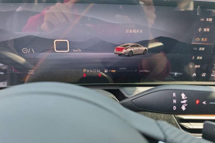 Used Buick LaCrosse 2025 28T Platinum Edition Odometer Close Up