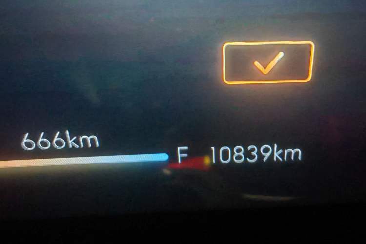 Used Buick LaCrosse 2025 28T Platinum Edition Odometer Close Up