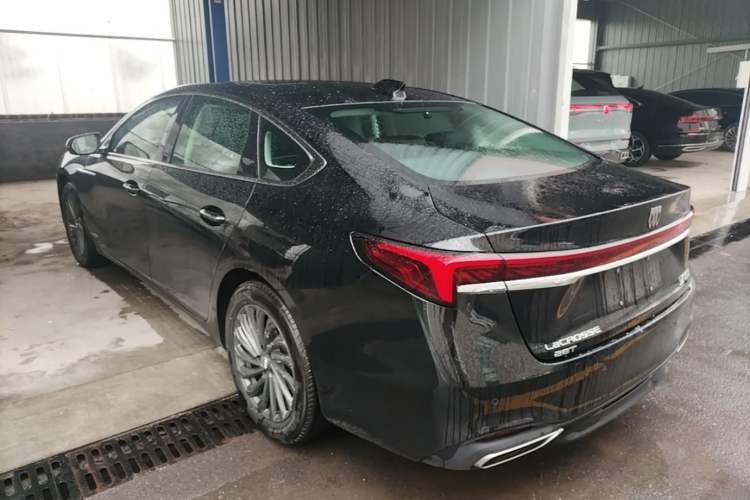 Used Buick LaCrosse 2025 28T Platinum Edition Rear Left 45 Deg