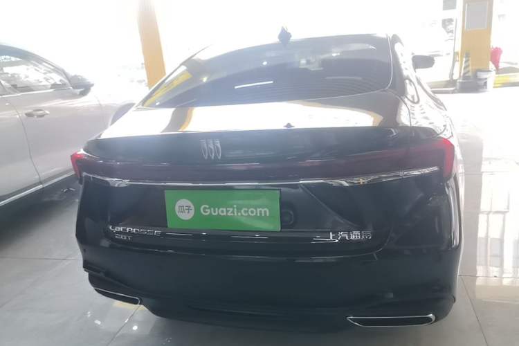 Used Buick LaCrosse 2025 28T Platinum Edition Rear