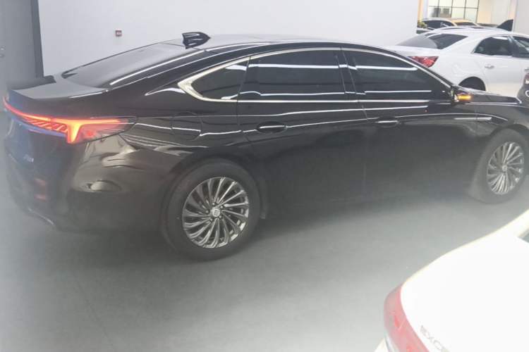 Used Buick LaCrosse 2025 28T Platinum Edition Rear Right 45 Deg