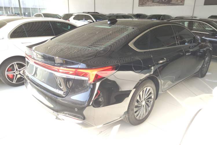 Used Buick LaCrosse 2025 28T Platinum Edition Rear Right 45 Deg