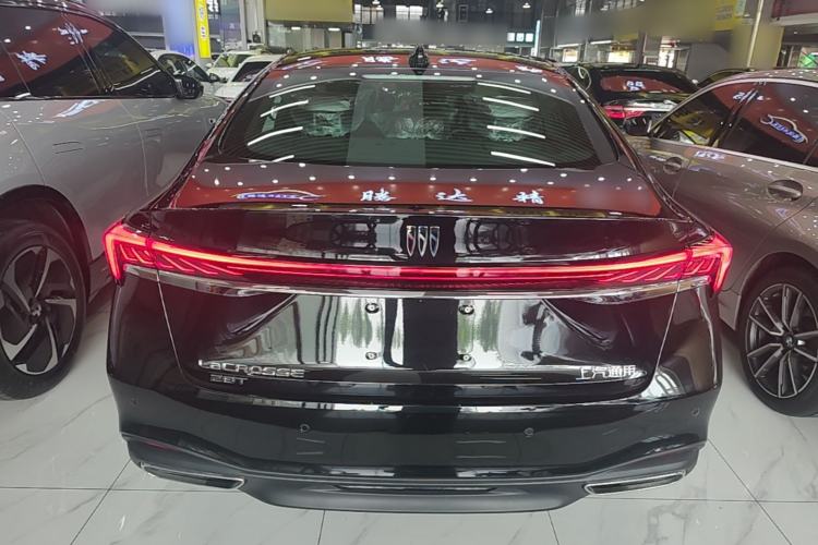 Used Buick LaCrosse 2025 28T Platinum Edition Rear