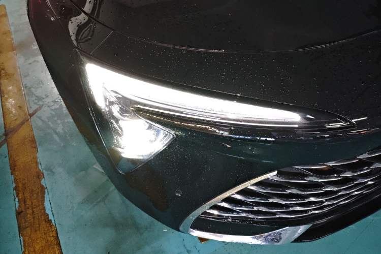 Used Buick LaCrosse 2025 Platinum Avia Edition Right Front Headlight