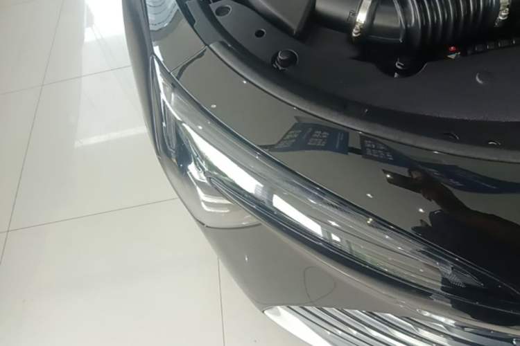 Used Buick LaCrosse 2025 28T Platinum Edition Right Front Headlight
