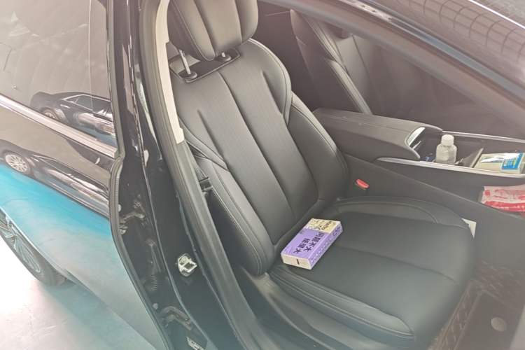 Used Buick LaCrosse 2025 28T Platinum Edition Right Front Seat