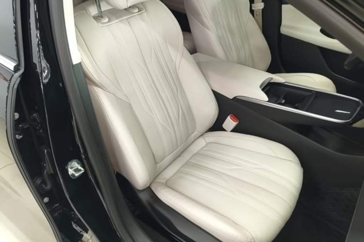 Used Buick LaCrosse 2025 Platinum Avia Edition Right Front Seat