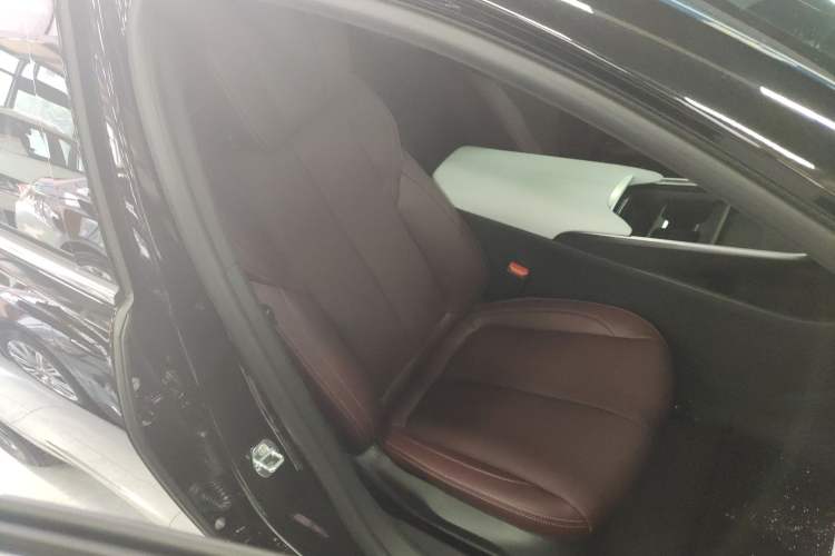 Used Buick LaCrosse 2025 28T Platinum Edition Right Front Seat