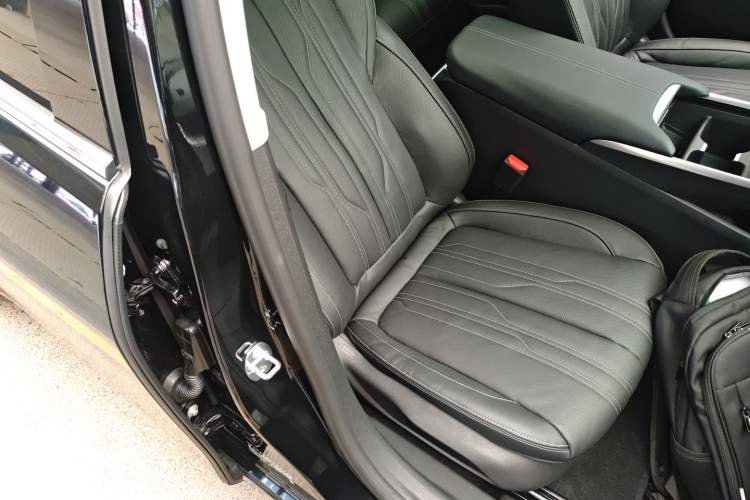 Used Buick LaCrosse 2025 Platinum Avia Edition Right Front Seat