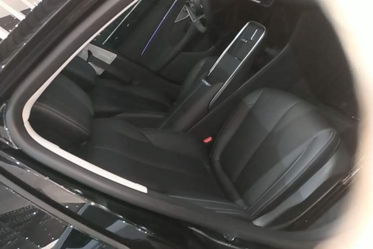 Used Buick LaCrosse 2025 28T Platinum Edition Right Front Seat
