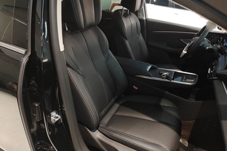Used Buick LaCrosse 2025 28T Platinum Edition Right Front Seat