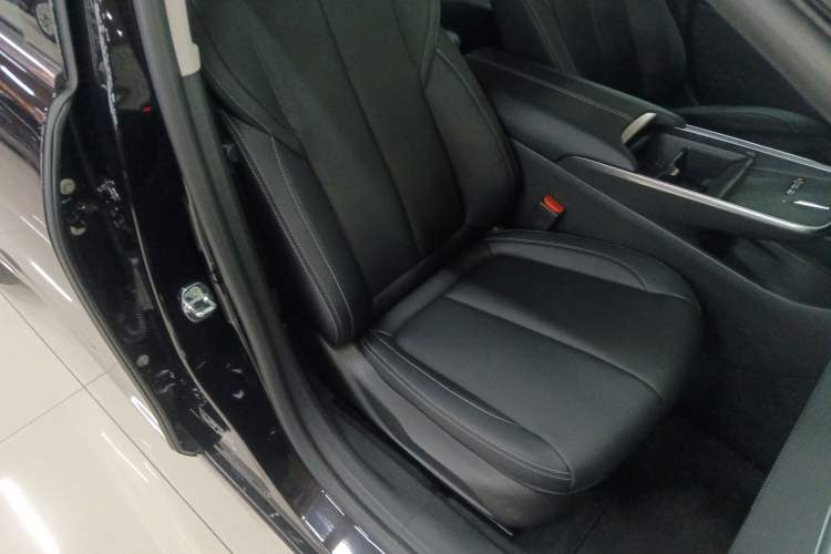 Used Buick LaCrosse 2025 28T Platinum Edition Right Front Seat