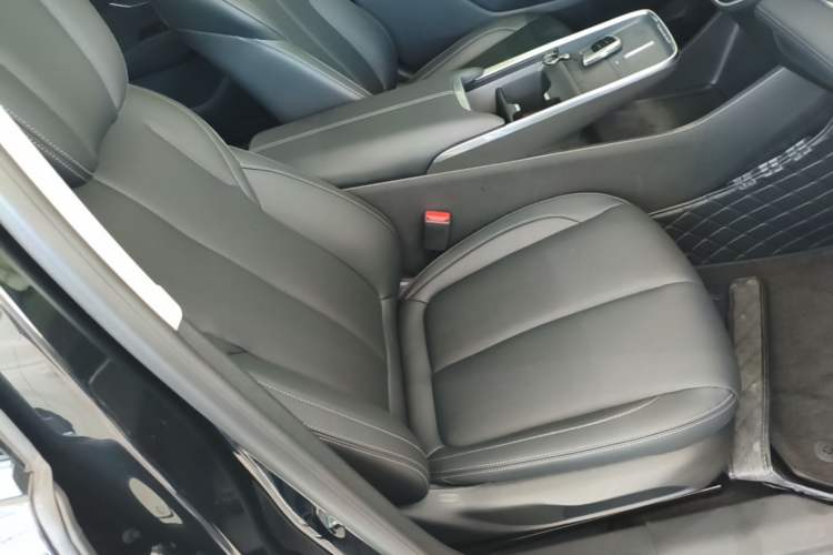 Used Buick LaCrosse 2025 28T Platinum Edition Right Front Seat
