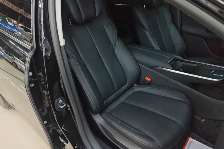 Used Buick LaCrosse 2025 28T Platinum Edition Right Front Seat