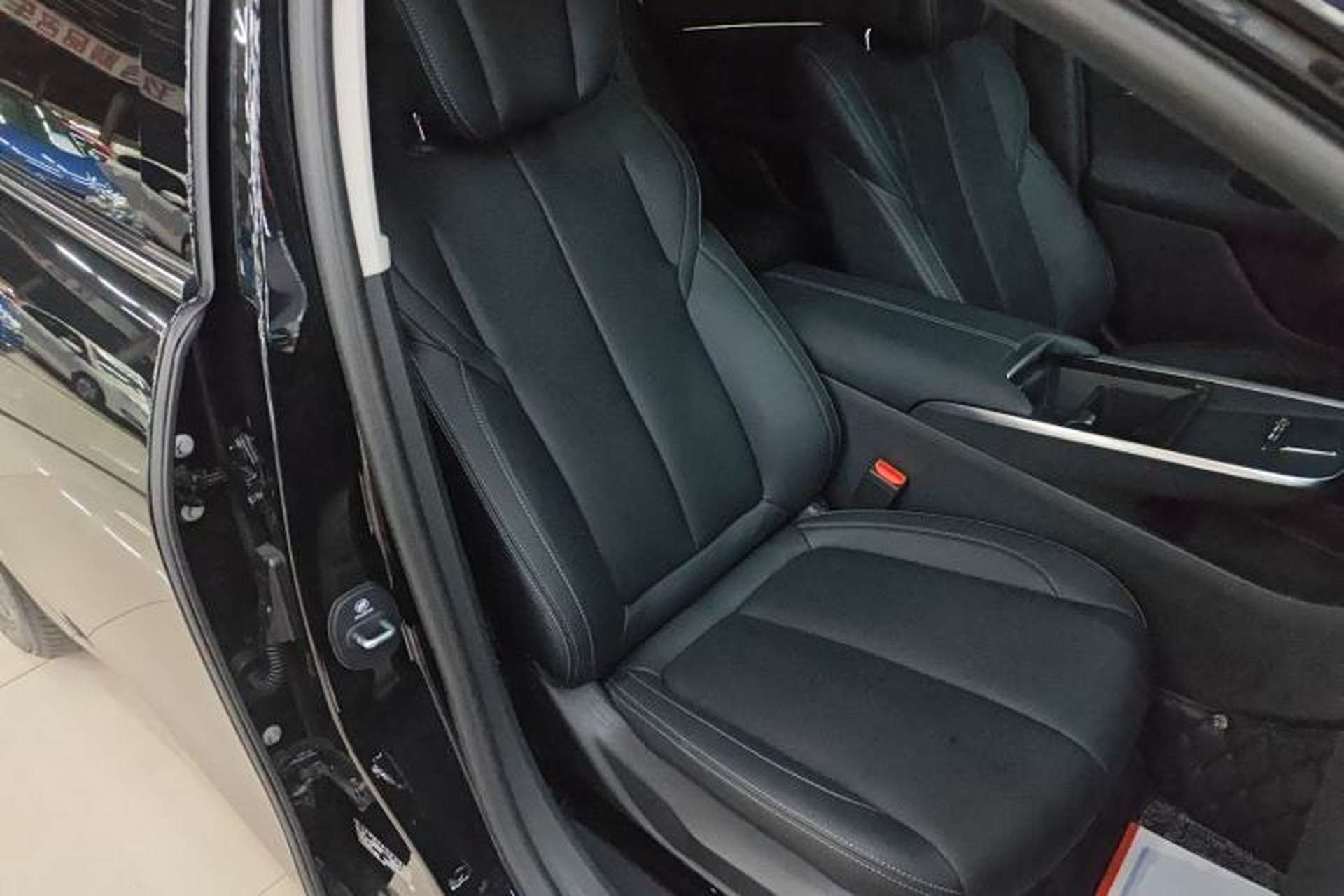 Used Buick LaCrosse 2025 28T Platinum Edition Right Front Seat