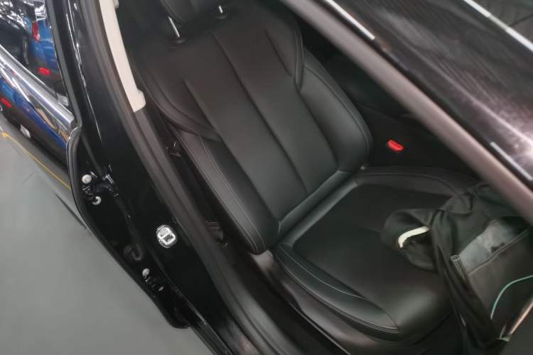 Used Buick LaCrosse 2025 28T Platinum Edition Right Front Seat
